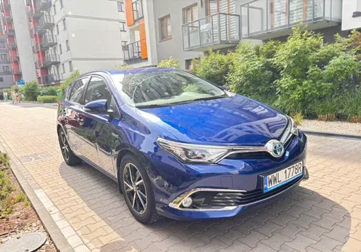 toyota opolskie Toyota Auris cena 52000 przebieg: 74500, rok produkcji 2016 z Warszawa